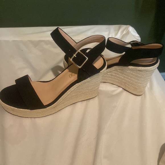 Heels - Picture 3 of 3